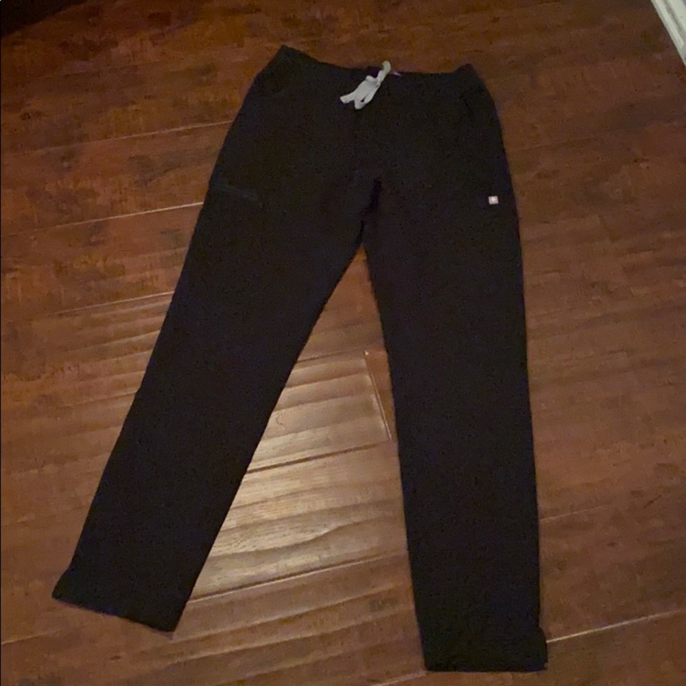 FIGS Yola scrub pants in black